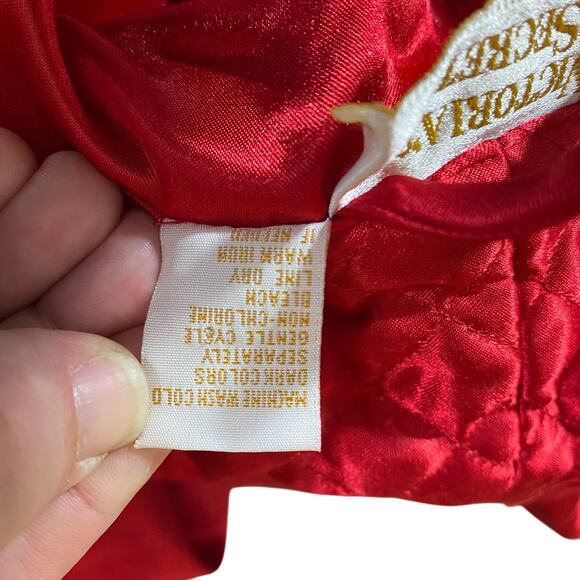 Vintage Victoria’s Secret Red Satin Quilted Robe Belted M/L Embroidered Pocket - Picture 8 of 8